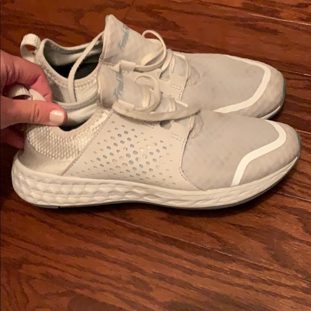 NEW balance white tennis shoes
